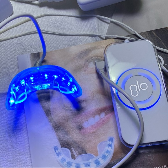 GLO Brilliant Teeth Whitening System - Picture 9 of 12